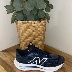 New Balance Fuelcell Walker Elite Men’s 11.5 Women’s 13